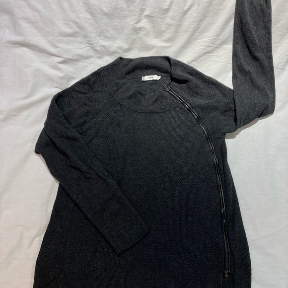 Vince. Sweater size medium, full front zipper - Picture 1 of 8